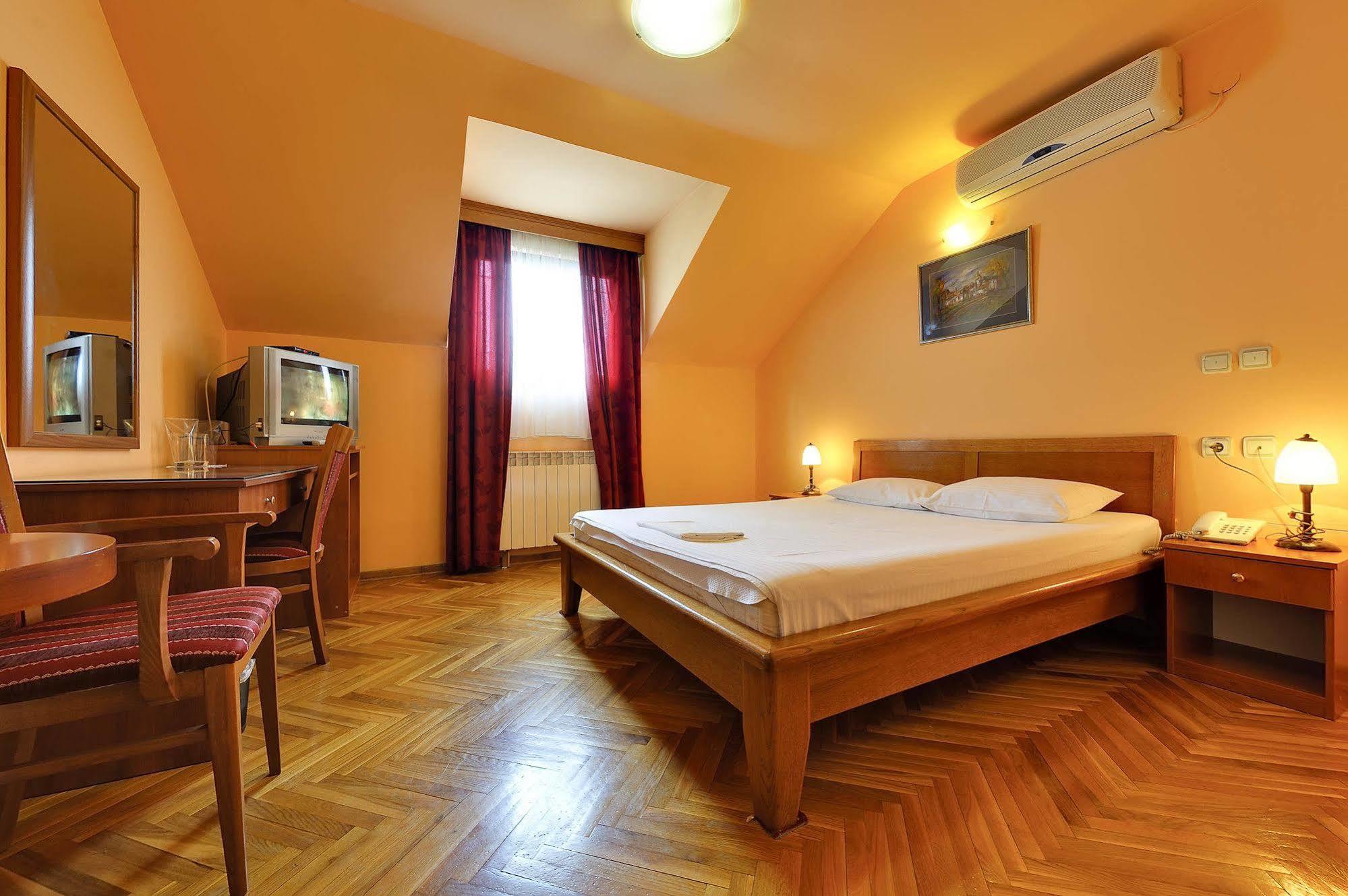 Hotel Sucevic Garni Belgrado Esterno foto